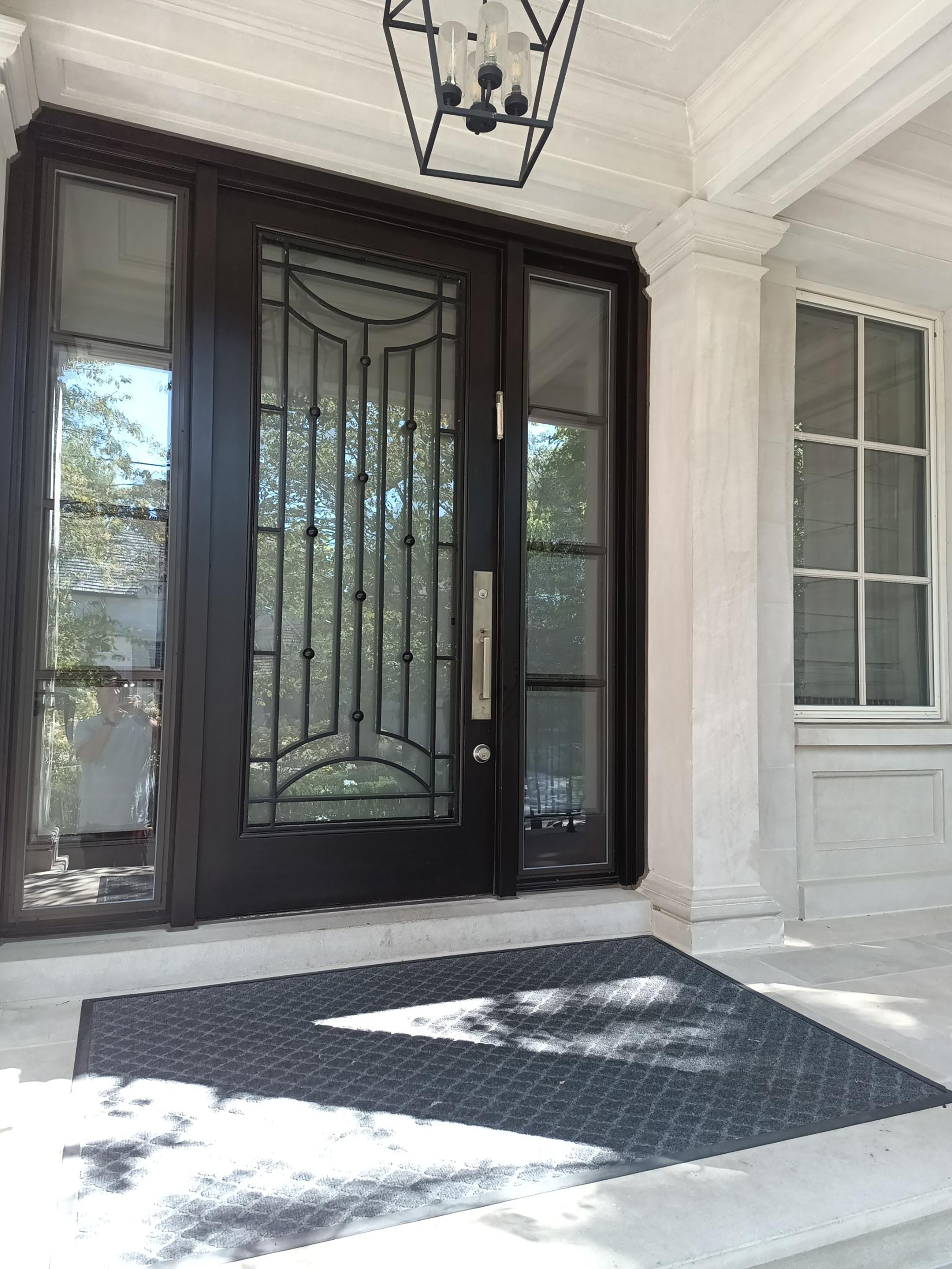 Prevent break-ins with bash-proof glass